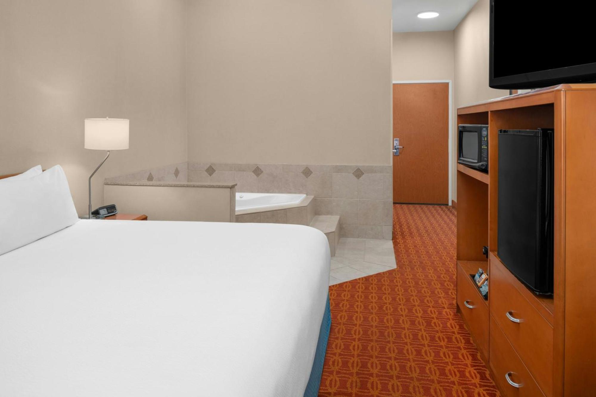 Fairfield Inn And Suites By Marriott Elk Grove Bagian luar foto
