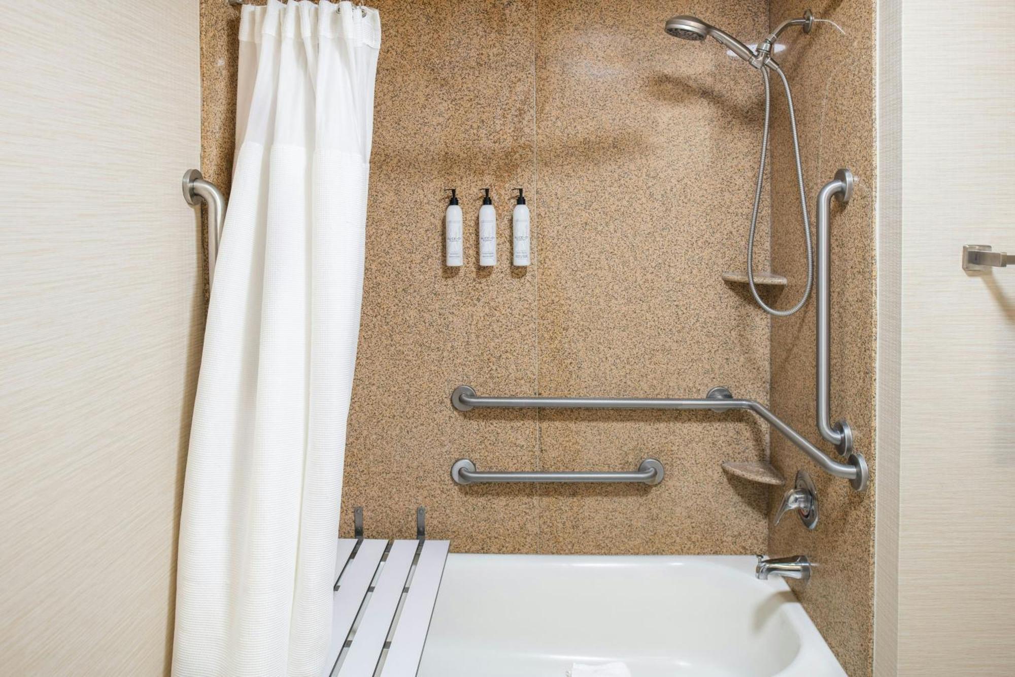 Fairfield Inn And Suites By Marriott Elk Grove Bagian luar foto